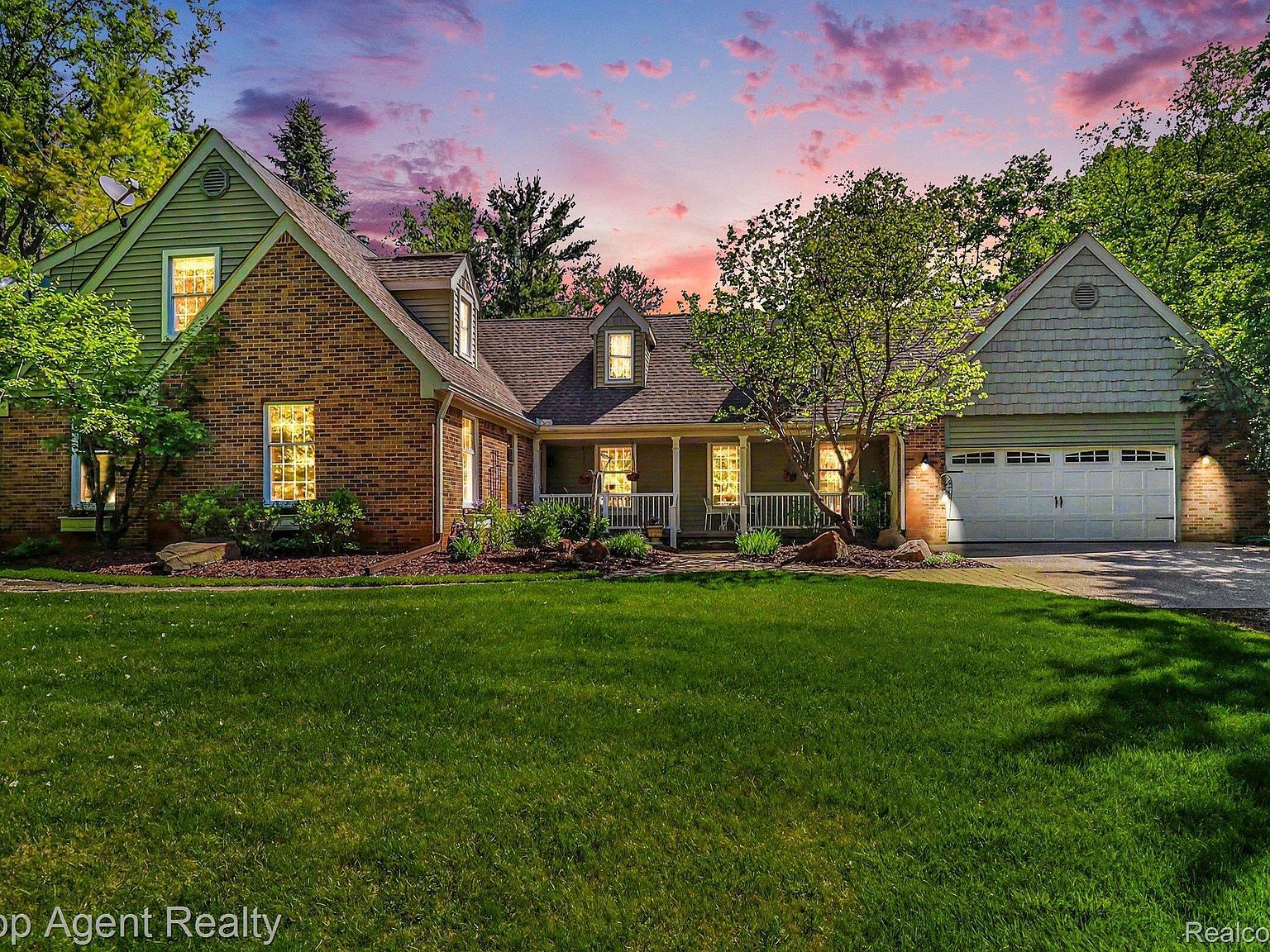 2411 Farmbrook Trl Oxford, MI 48370, 48370