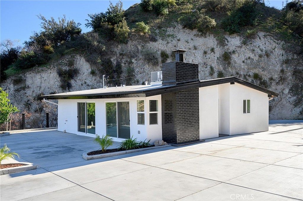 9741 Oak Bend Dr Tujunga, CA 91042 - Thumbnail 2