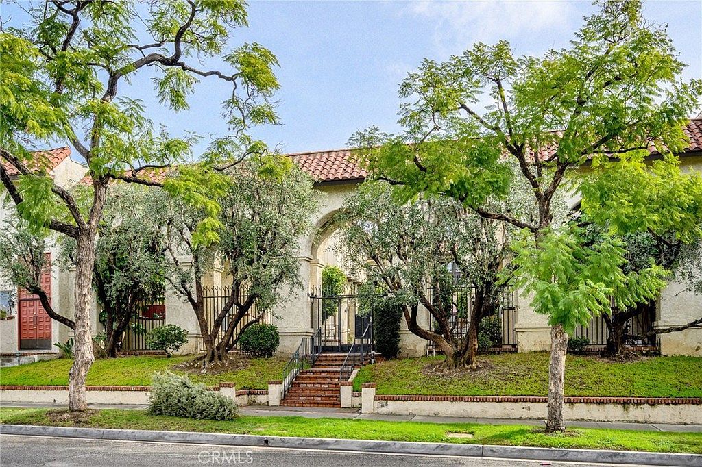 300 N Isabel St APT 10 Glendale, CA 91206 - Thumbnail 2