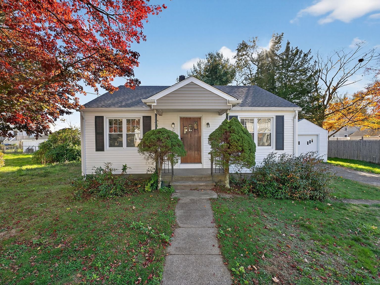 8 Quinebaug Rd Norwich, CT 06360 - Thumbnail 2