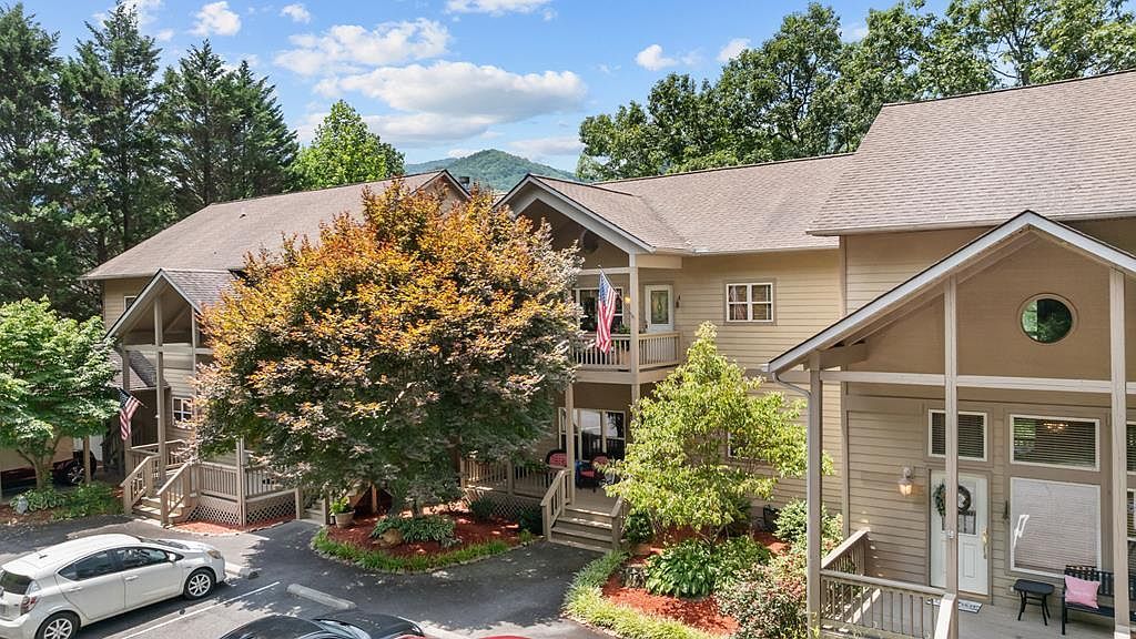 120 White Oak Point #4 Whittier, NC 28789 - Thumbnail 2