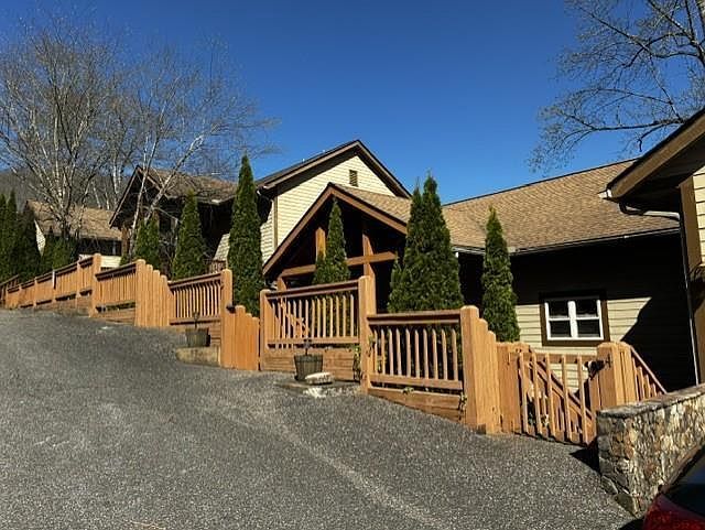 76 Sawgrass Dr #4 Whittier, NC 28789, 28789