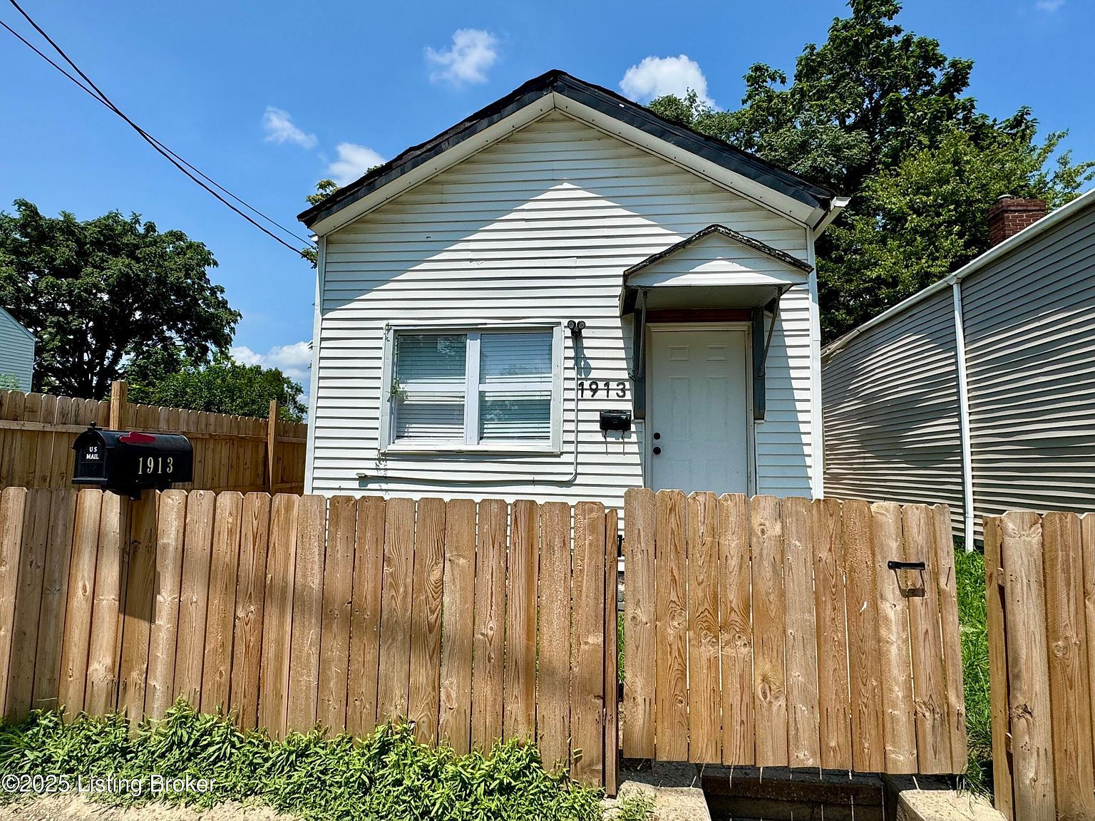 1913 Duncan St Louisville, KY 40203 - Thumbnail 2