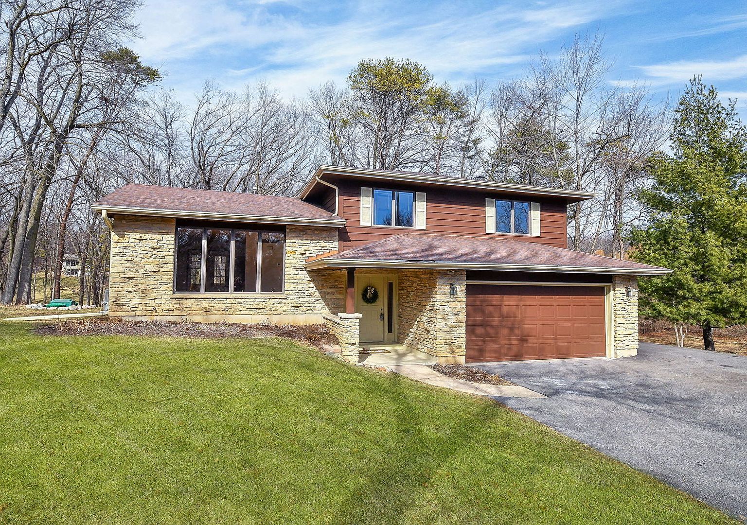 39W150 Campton Hills Dr St Charles, IL 60175 - Thumbnail 2