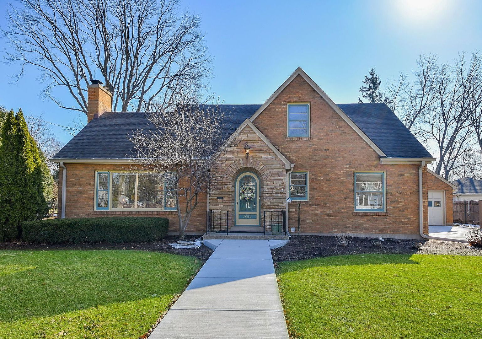 1031 N Spring St Elgin, IL 60120 - Thumbnail 2