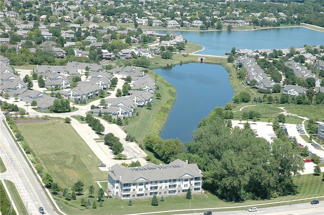 14100 Pinnacle Pointe Dr UNIT 306 Clive, IA 50325 - Thumbnail 2
