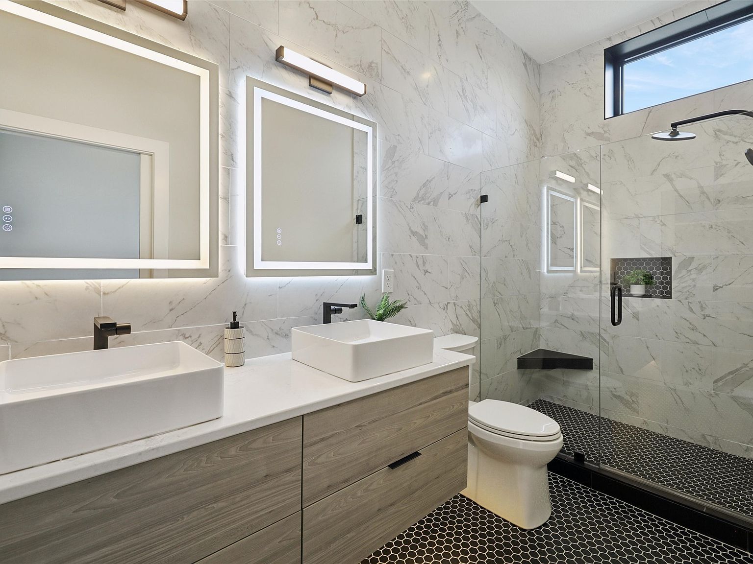 4844 Ingersoll Ave Des Moines, IA 50312 - Thumbnail 2