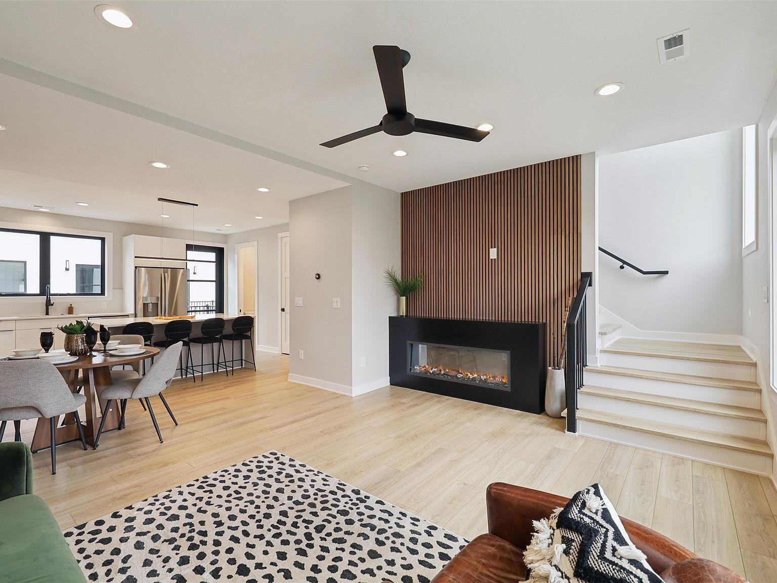 4836 Ingersoll Ave Des Moines, IA 50312 - Thumbnail 2