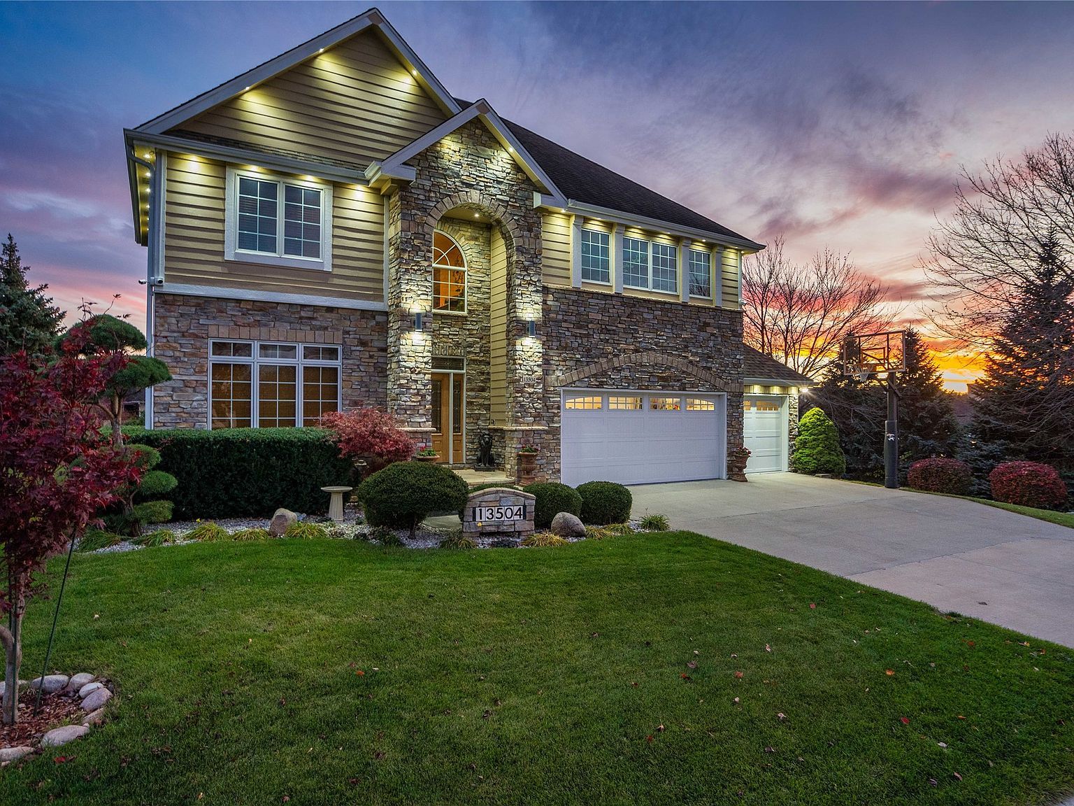 13504 Sheridan Ave Urbandale, IA 50323 - Thumbnail 2