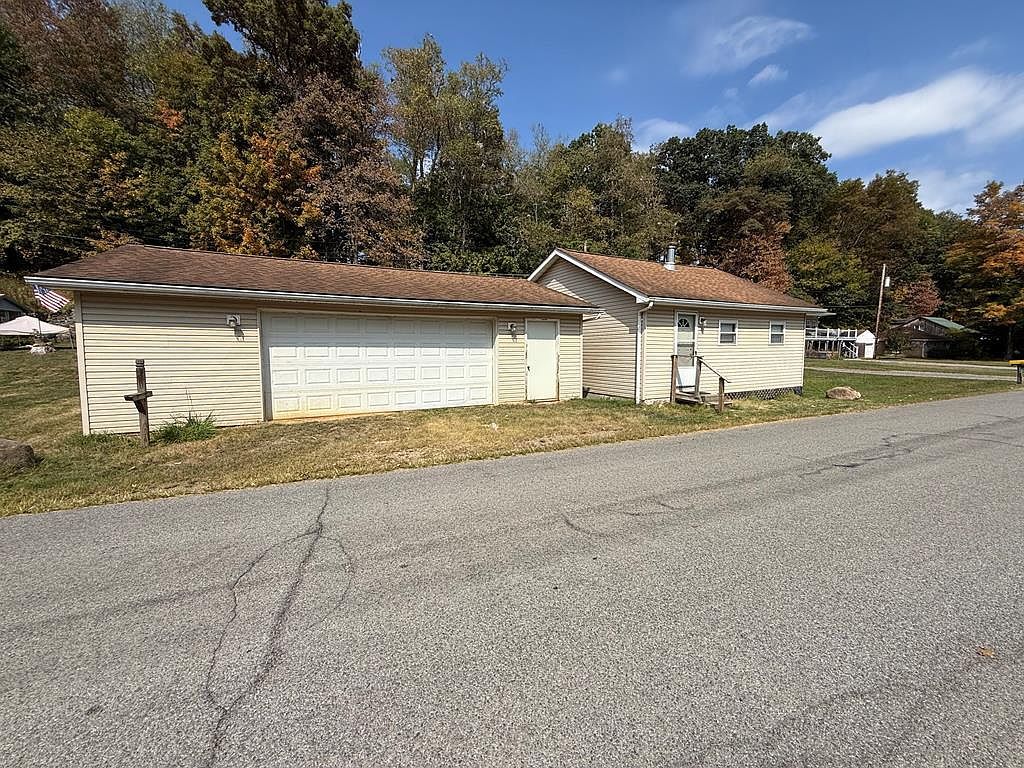 230 Causeway Dr Franklin, PA 16323 - Thumbnail 2