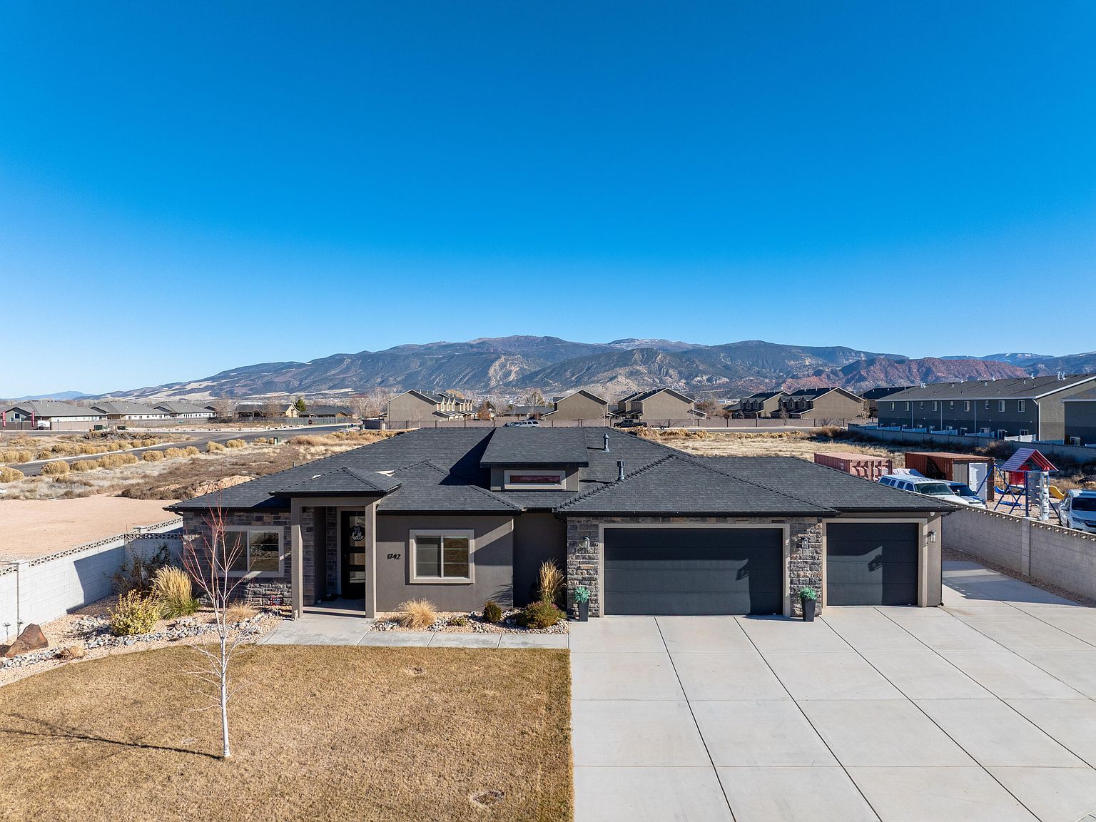 1742 N 3175 W #W Cedar City, UT 84721 - Thumbnail 2