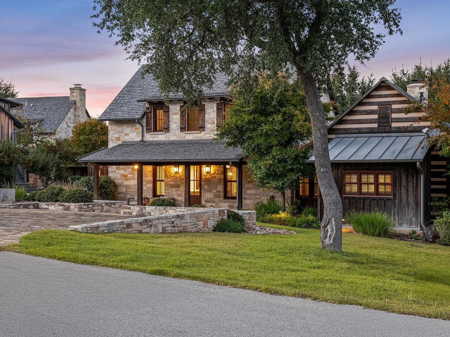 65 Riviera Cv Fredericksburg, TX 78624 - Thumbnail 2