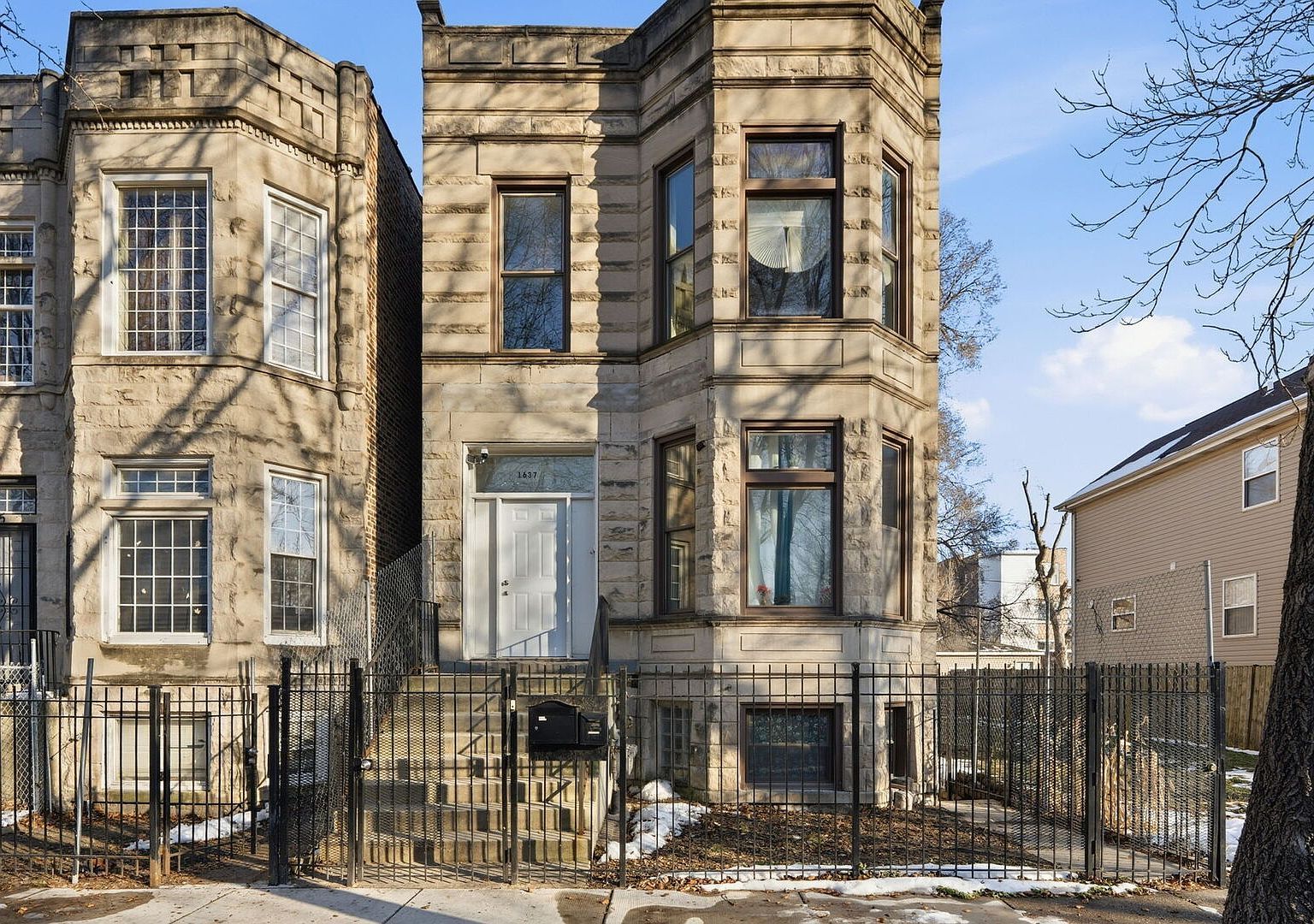 1637 S Saint Louis Ave Chicago, IL 60623 - Thumbnail 2