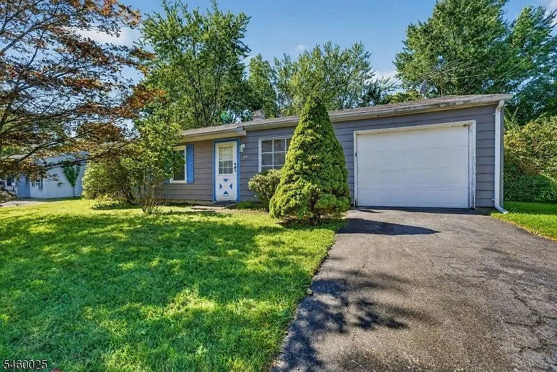 24 Presidential Dr Washington, NJ 07882, 7882