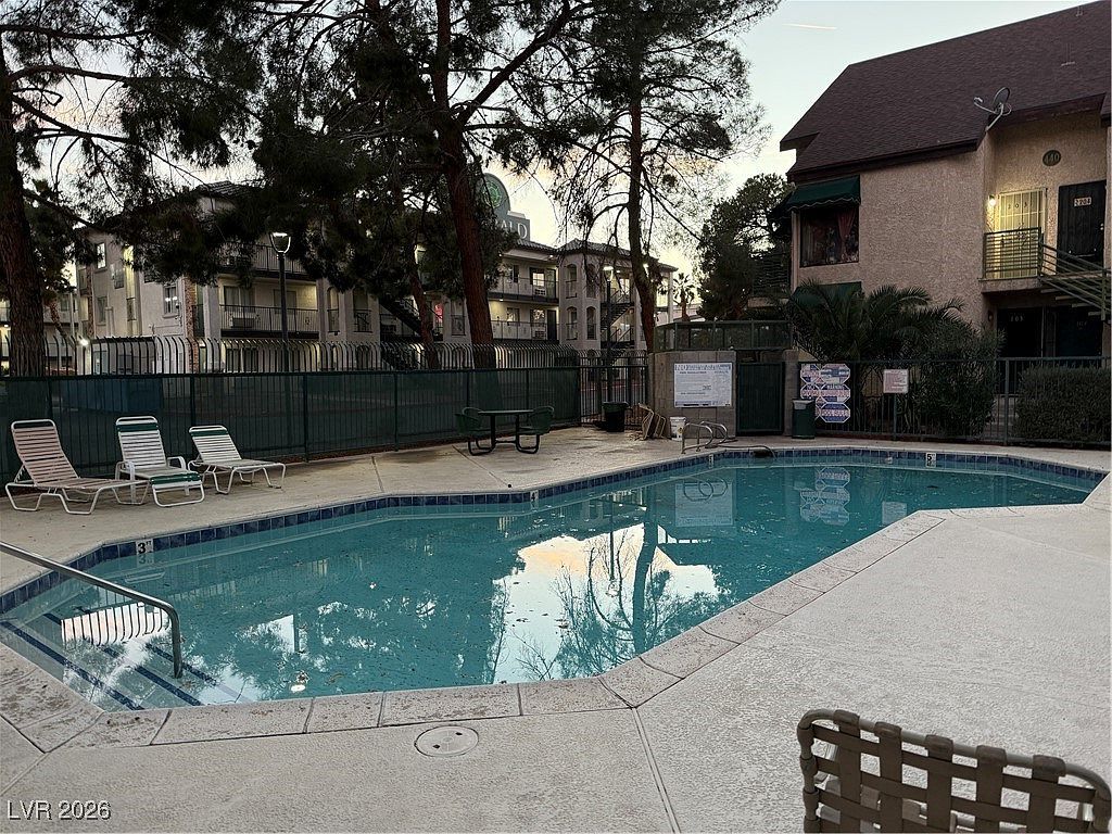 460 Elm Dr Unit 204 Paradise Town, NV 89169 - Thumbnail 2