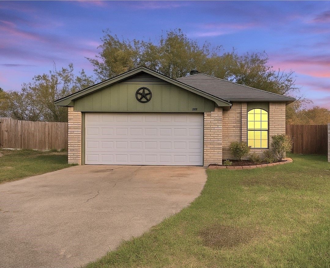 201 Lone Pine Ct Fort Worth, TX 76108 - Thumbnail 2