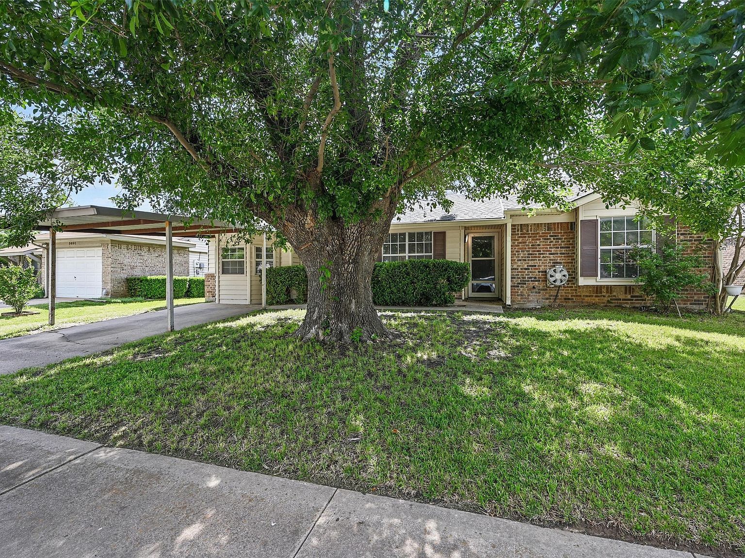 5605 Santa Fe Trl Haltom City, TX 76148 - Thumbnail 2
