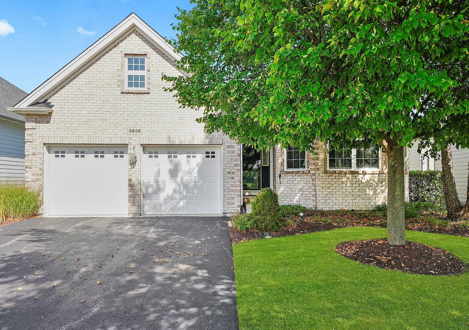 3858 Kingsmill Dr Elgin, IL 60124 - Thumbnail 2