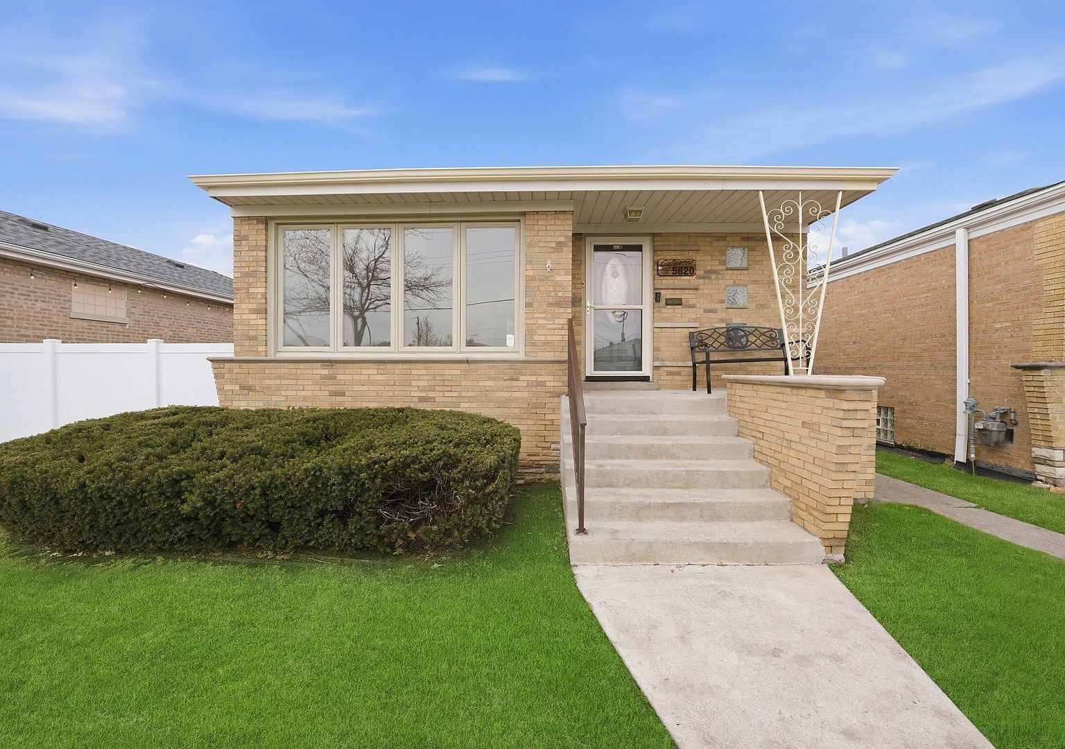 5820 S Narragansett Ave Chicago, IL 60638 - Thumbnail 2