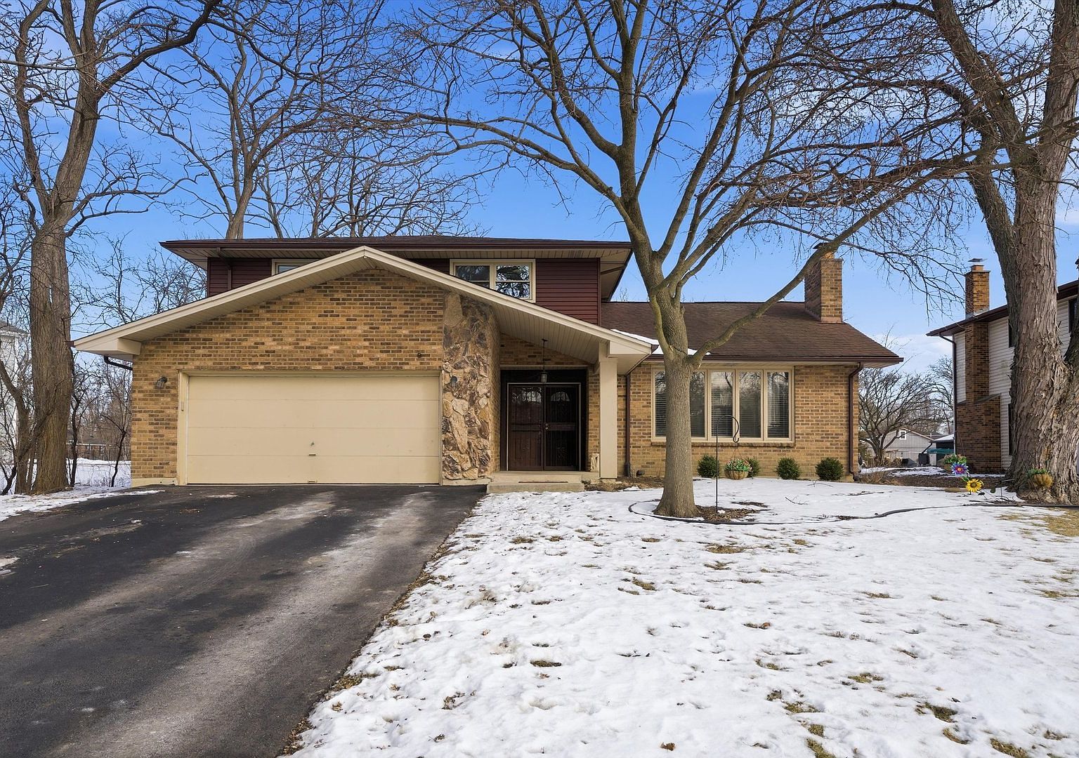5721 Vial Pkwy La Grange Highlands, IL 60525  | Single Family