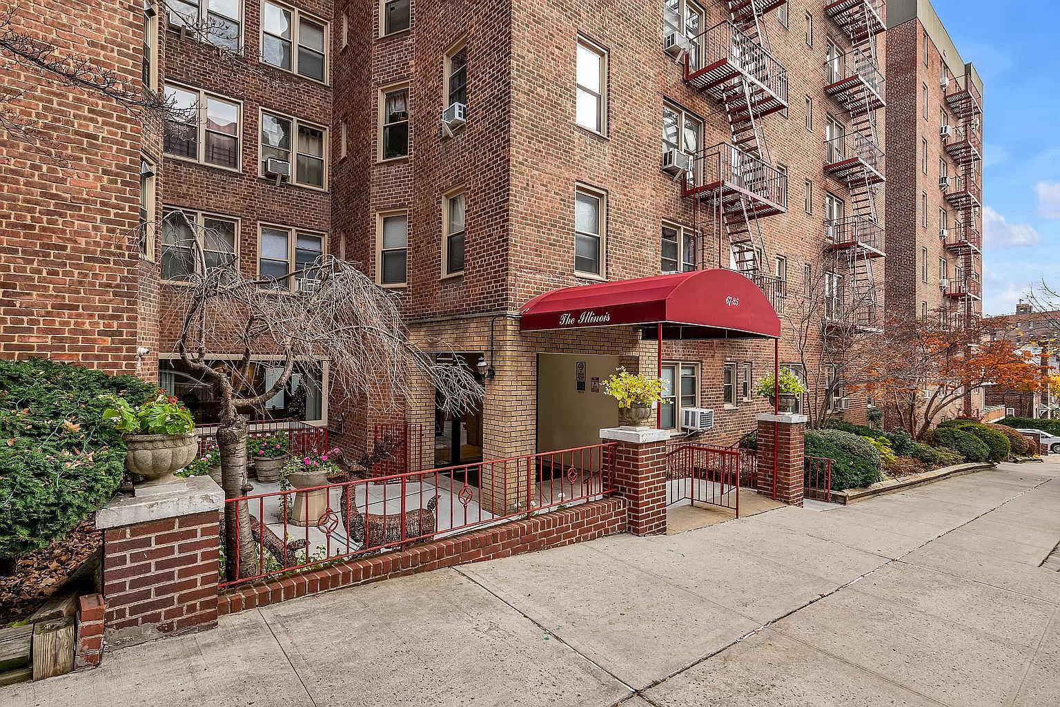 67-25 Clyde St #5 Forest Hills, NY 11375 - Thumbnail 2