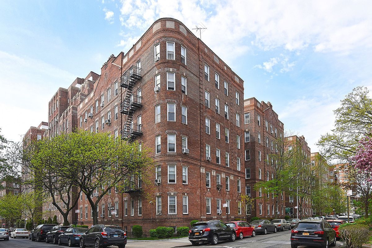 111-15 75th Ave APT 4K Forest Hills, NY 11375 - Thumbnail 2