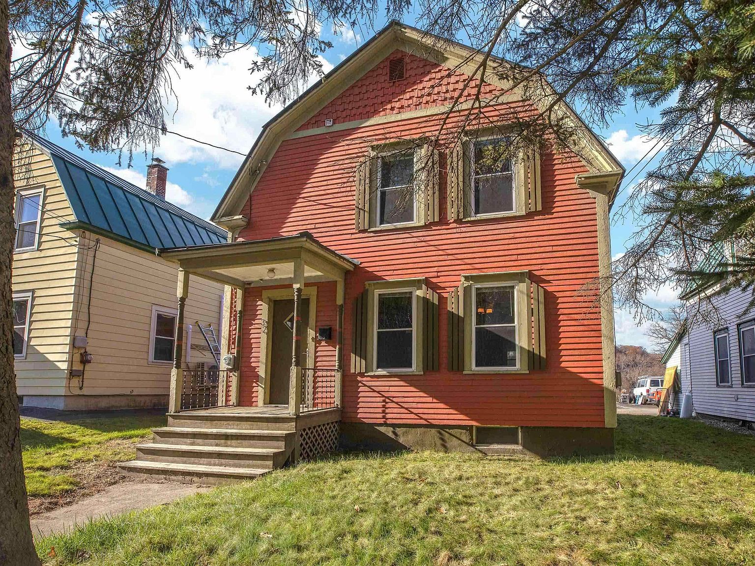 32 S Main St West Lebanon, NH 03784, 3784