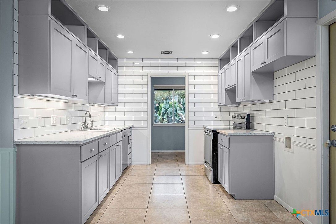 960 Twin Oaks Dr New Braunfels, TX 78130 - Thumbnail 2