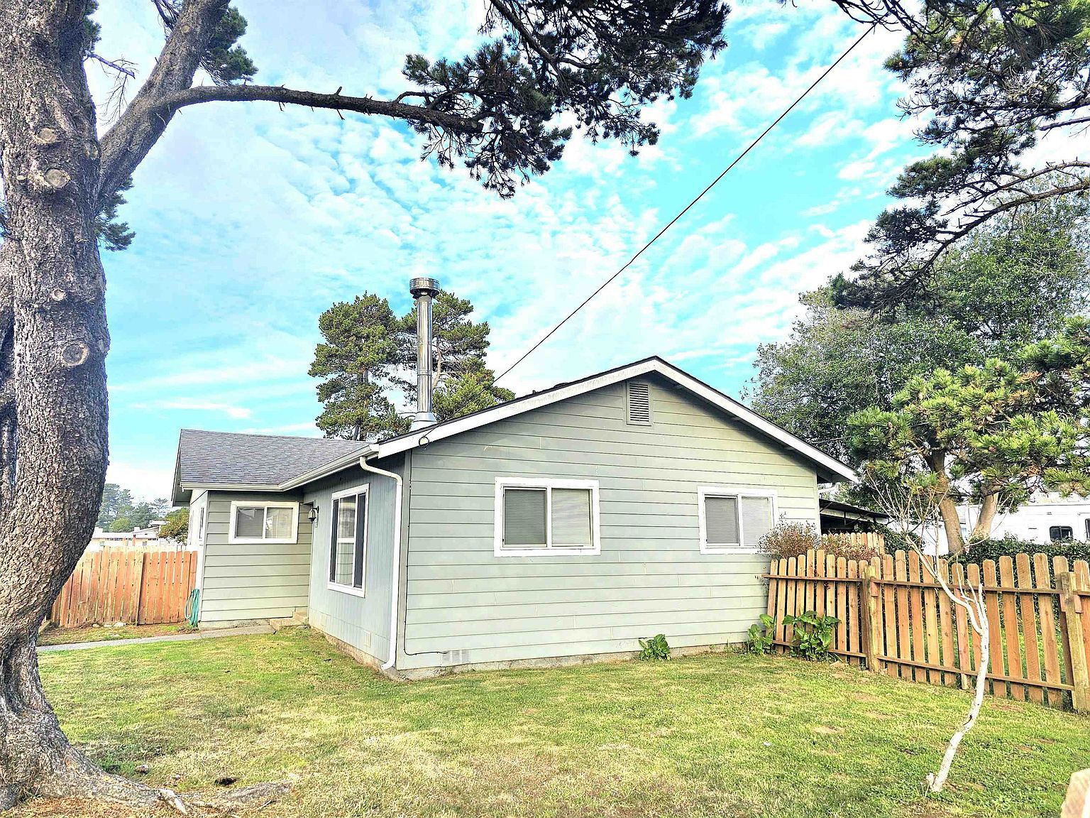 902 Fresno St Crescent City, CA 95531 - Thumbnail 2