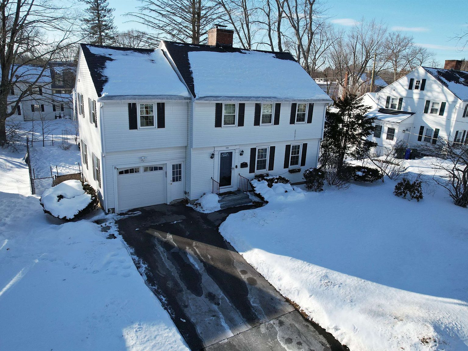 288 Oak St Manchester, NH 03104 - Thumbnail 2