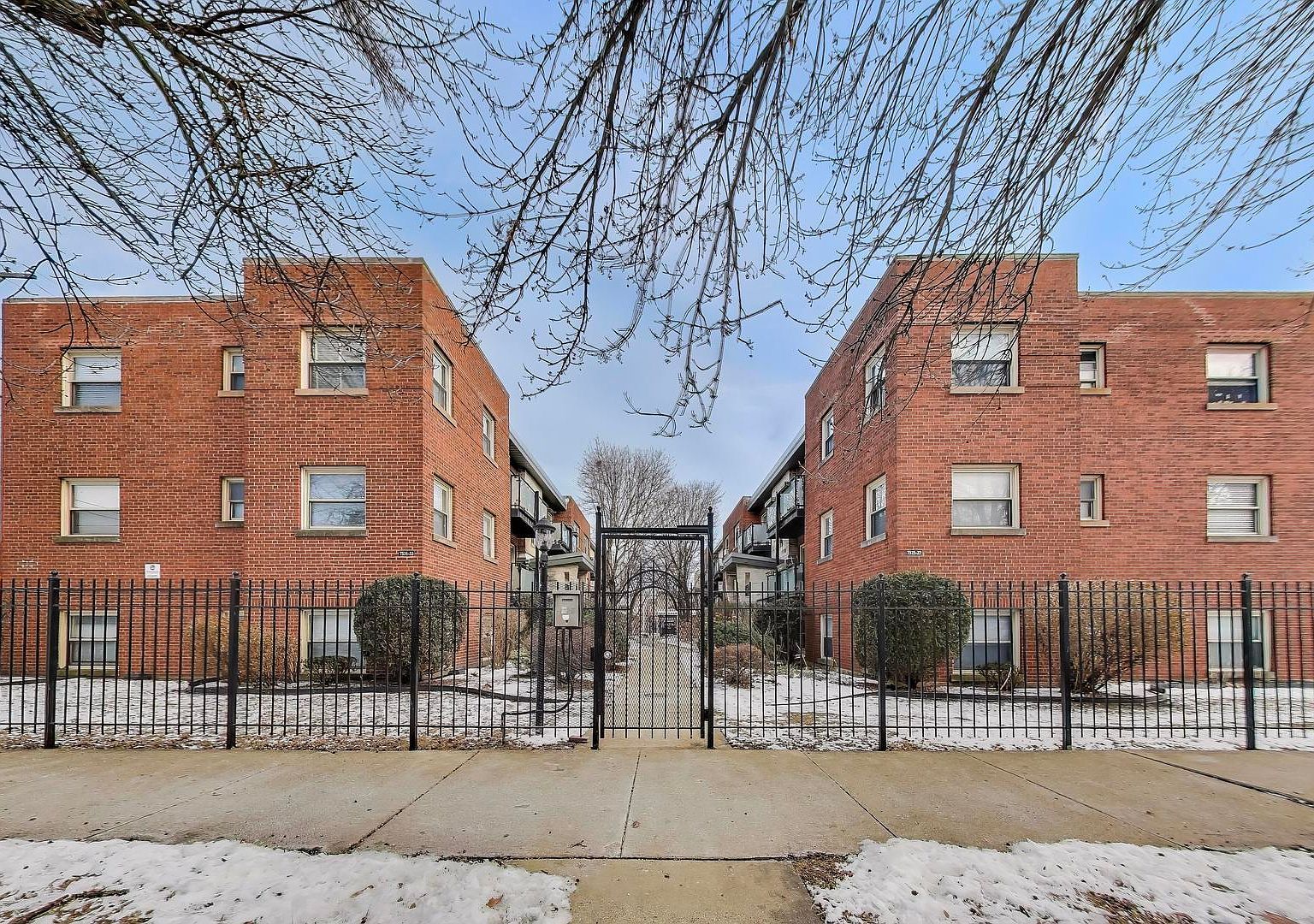 7531 N Damen Ave #2 Chicago, IL 60645 - Thumbnail 2