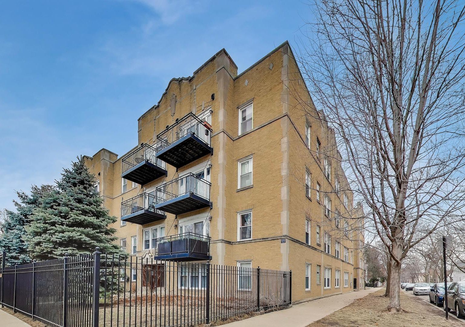 2000 W Greenleaf Ave #1 Chicago, IL 60645  | Condominium