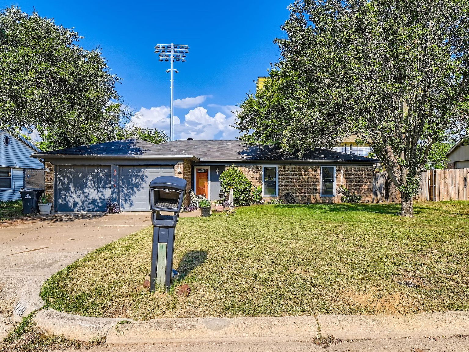 3719 French Wood Dr Arlington, TX 76016  | Single Family
