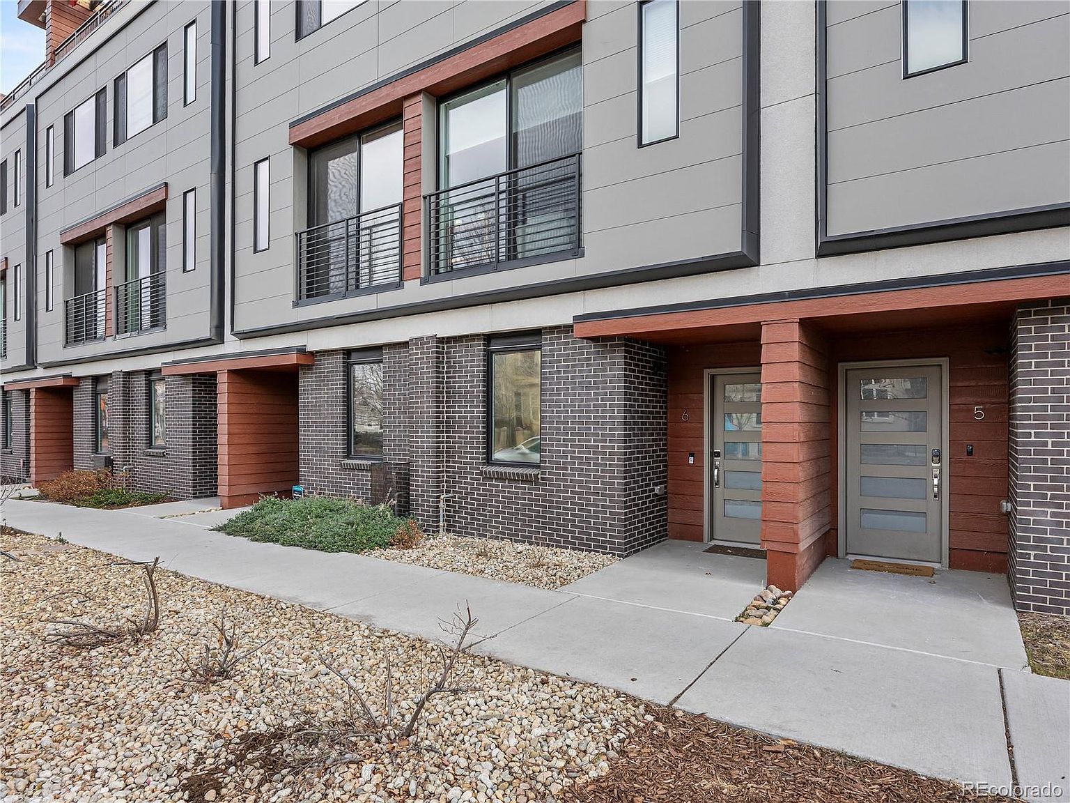 2350 Tremont Pl Unit 6 Denver, CO 80205 - Thumbnail 2