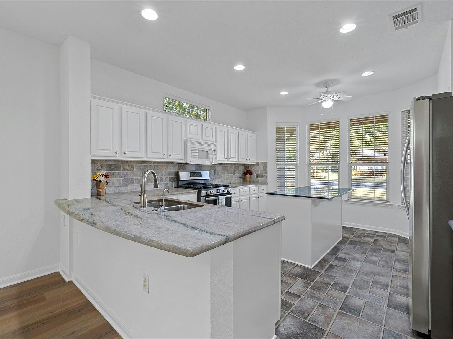 101 Buttercup Trl Georgetown, TX 78633 - Thumbnail 2