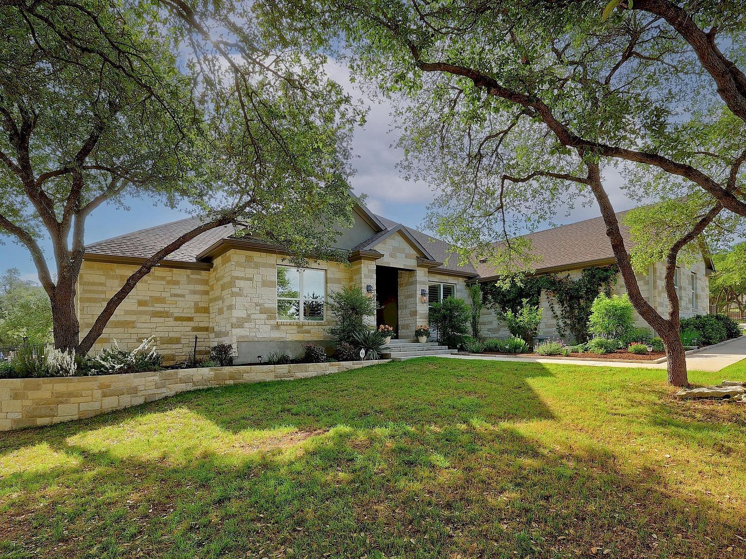 105 Graystone Ln Georgetown, TX 78633  | Single Family