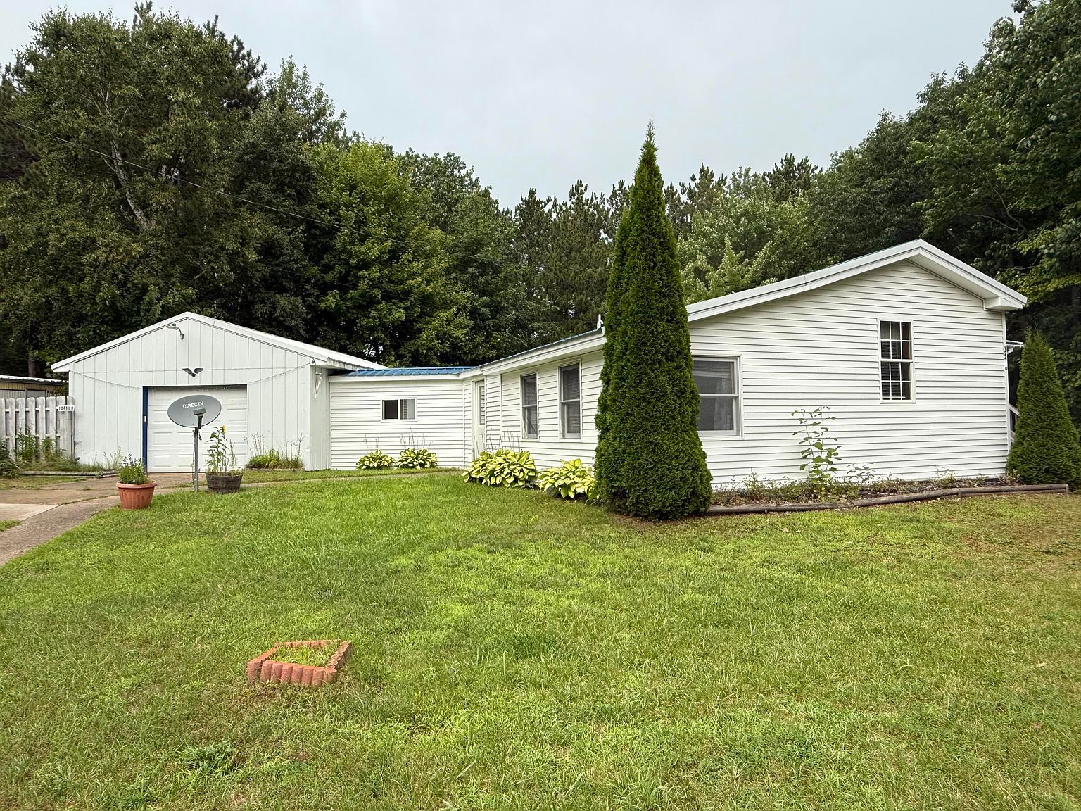 12416 W Lakeshore Dr Brimley, MI 49715 - Thumbnail 2