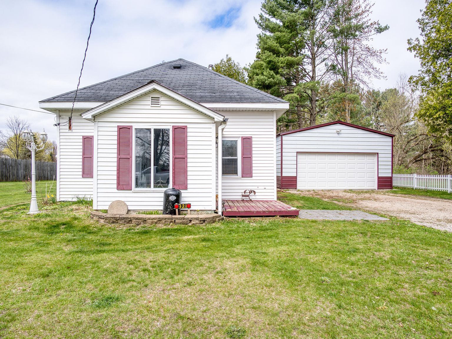 321 N Norman St Barryton, MI 49305 - Thumbnail 2