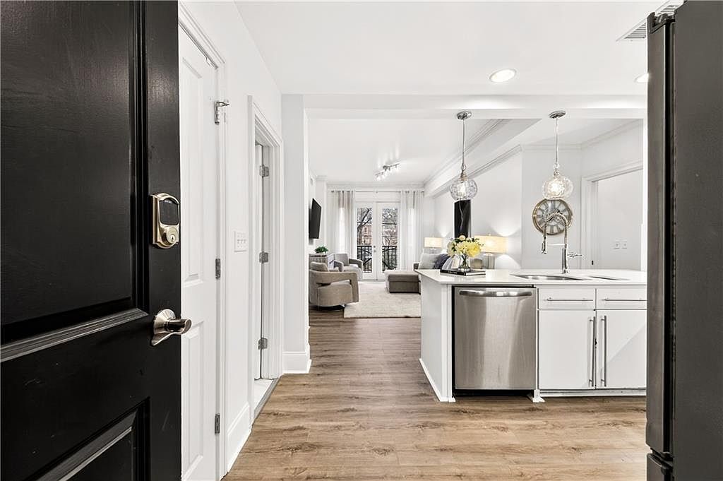 2255 Peachtree Rd NE Unit 323 Atlanta, GA 30309 - Thumbnail 2