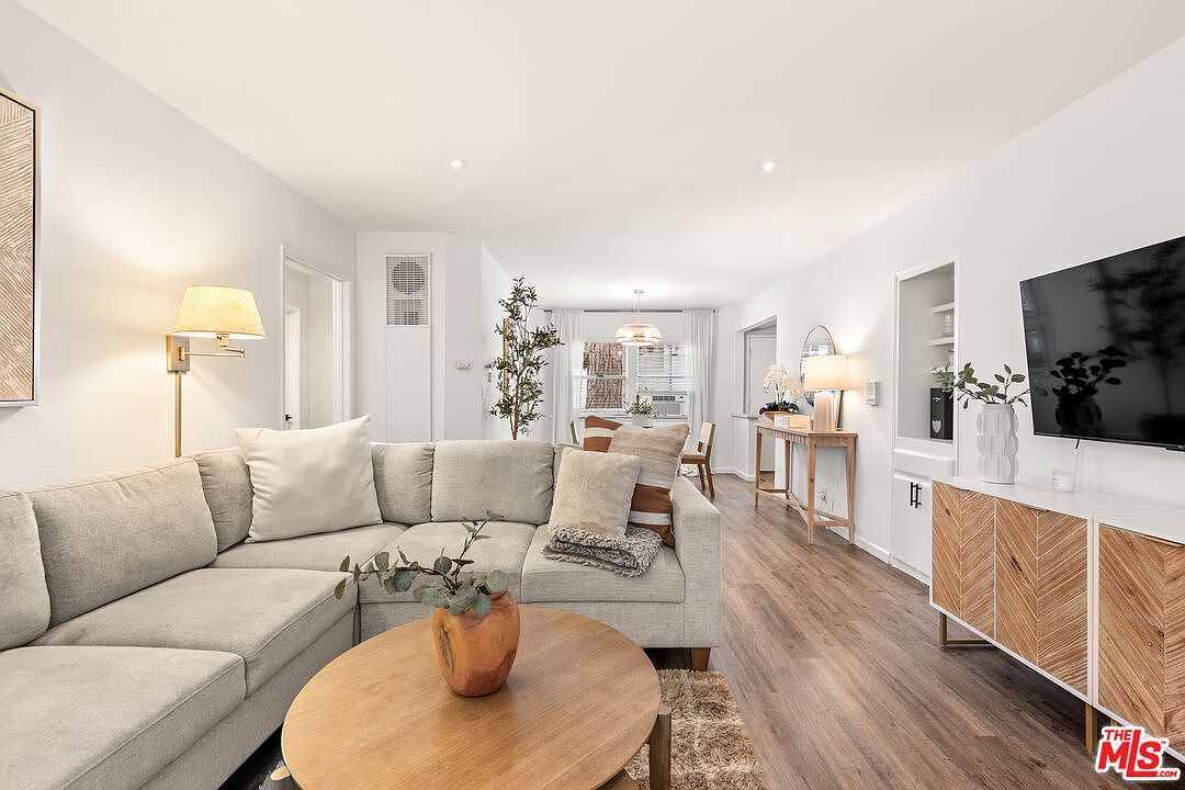 5827 Bowcroft St Unit 2 Los Angeles, CA 90016 - Thumbnail 2