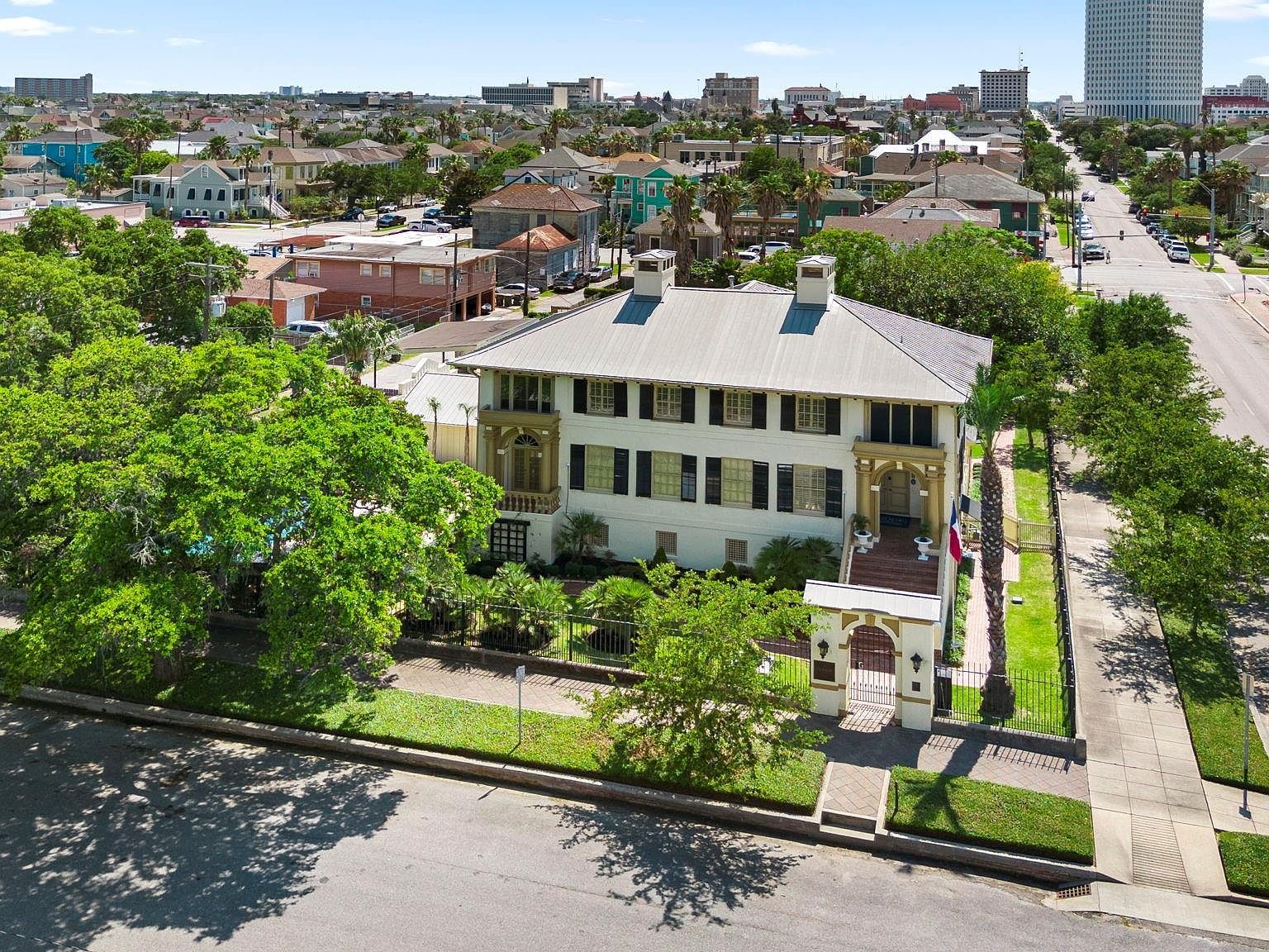 1301 Market St Galveston, TX 77550 - Thumbnail 2