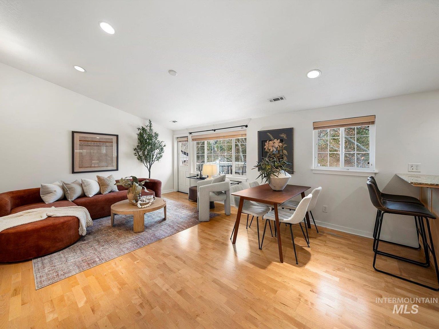 213 W Village Ln Boise, ID 83702 - Thumbnail 2