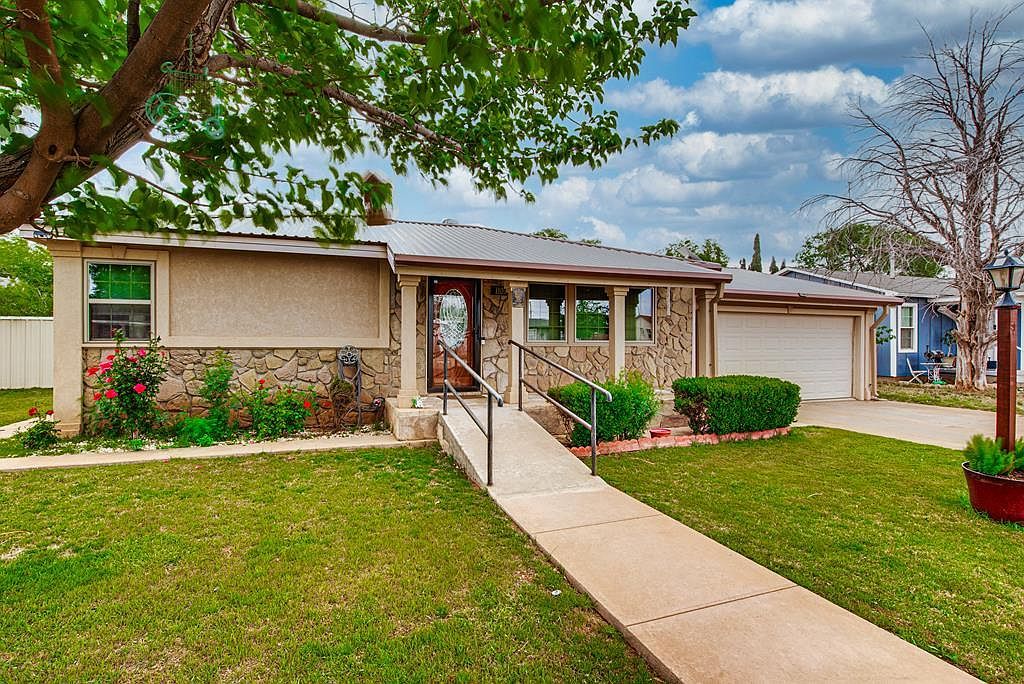 1107 NW 3rd St Andrews, TX 79714 | Single Family