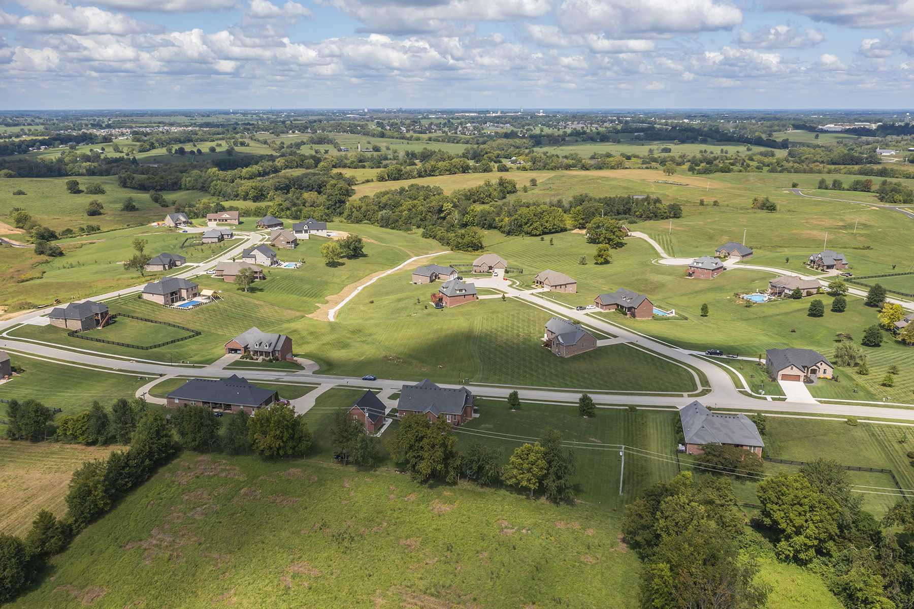 305 Hampton Hall Drive, Berea, KY, USA, 40403 - Thumbnail 3