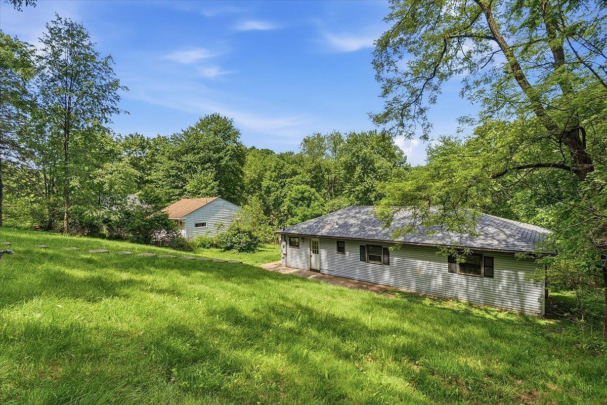 216 Magill Rd Zelienople, PA 16063, 16063