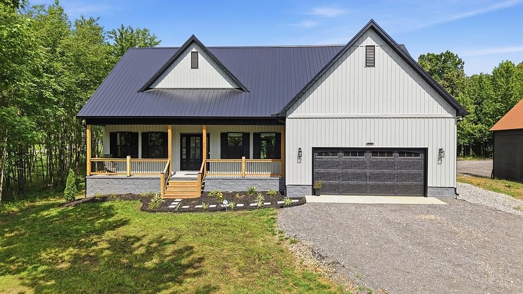698 Dearman St Smithville, TN 37166, 37166