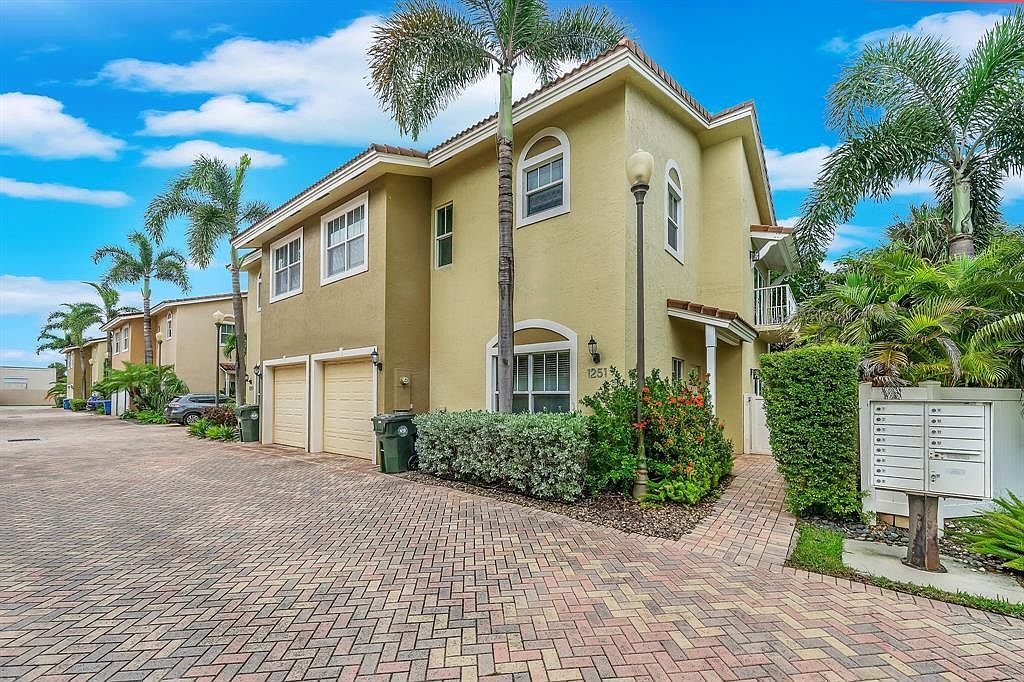 1251 NE 32nd St Fort Lauderdale, FL 33334 - Thumbnail 2