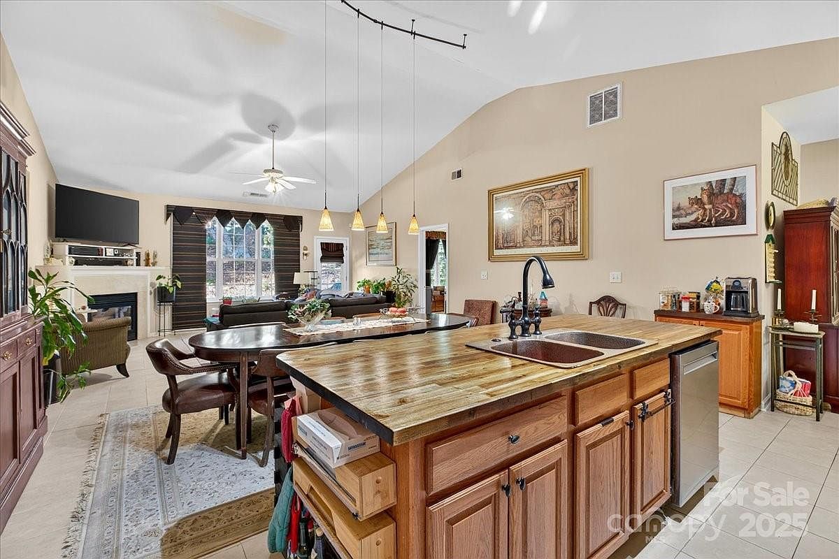 4412 Glenlea Commons Dr Charlotte, NC 28216 - Thumbnail 2