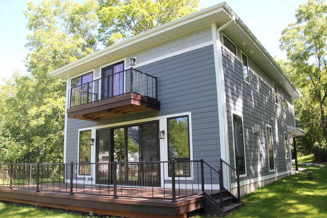 34215 Venice Park Rd Delafield, WI 53018, 53018