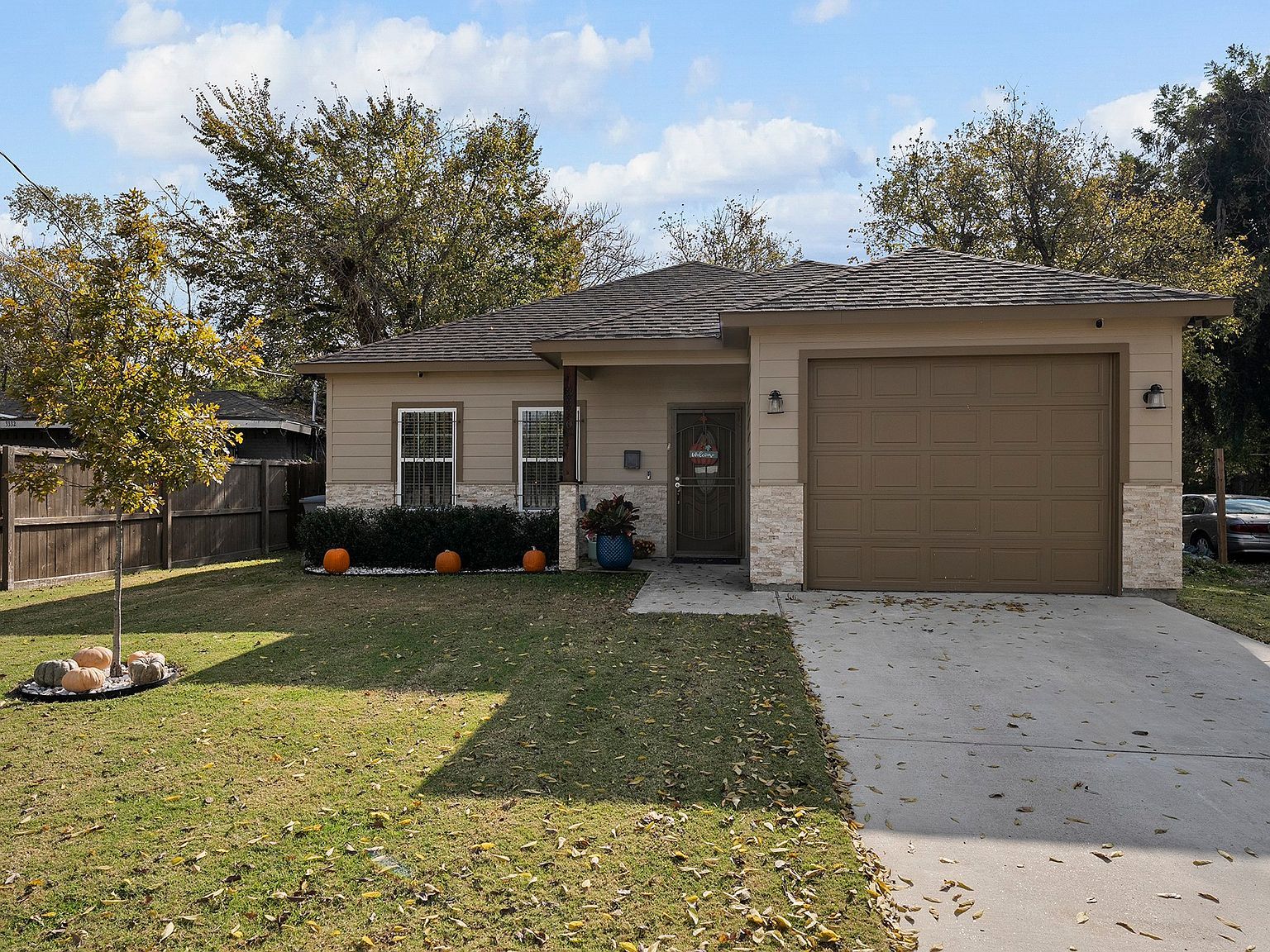 3330 Rutledge St Dallas, TX 75215 - Thumbnail 2